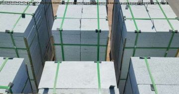 连云港 芝麻白花岗岩5公分地铺石 花岗岩厂家工厂装车日常