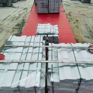 连云港 芝麻白仿形加直形路沿石出货日常