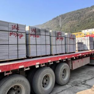 连云港 芝麻灰地铺石出货日常