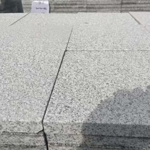 连云港 白麻花岗岩石材推荐 荔枝面地铺石