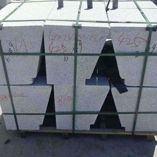 连云港 芝麻白异形坐凳，石凳