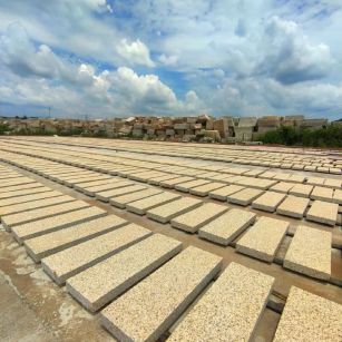 连云港 黄金麻花岗岩荔枝面地铺石防护中