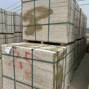 连云港 黄金麻花岗岩石材荔枝面地铺石2.5*300*600