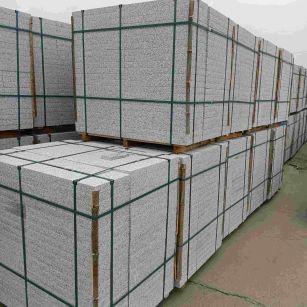 连云港 白麻花岗岩石材荔枝面地铺石（300*600*50）