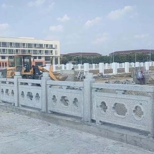 连云港 白麻花岗岩荔枝面河道栏杆