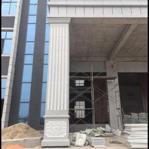 连云港 芝麻白光面花岗岩门楼大柱（罗马柱）配雕花底座