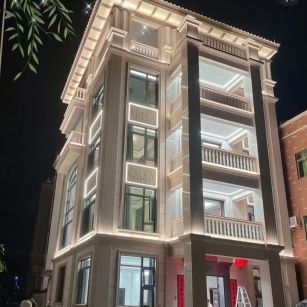 连云港 芝麻白花岗岩别墅外墙夜间效果