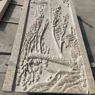 连云港 黄金麻雕刻板浮雕迎客松