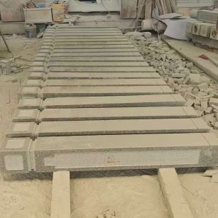 连云港 芝麻白异形加工雕刻-栏杆大柱，方柱