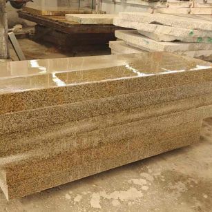 连云港 黄金麻栏杆料半成品加工中