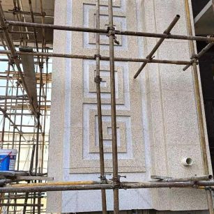 连云港 黄金麻花岗岩别墅外墙干挂回纹造型效果