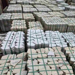 连云港 黄金麻白麻花岗岩荔枝面地铺石(冰裂纹)