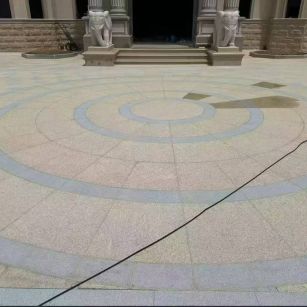 连云港 黄金麻芝麻灰花岗岩石材地铺拼接效果