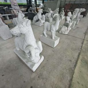 连云港 芝麻白花岗岩造型立体雕刻——十二生肖