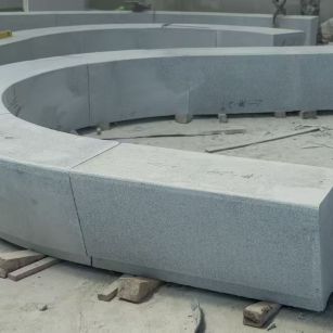 连云港 芝麻白花岗岩光面弧形坐凳