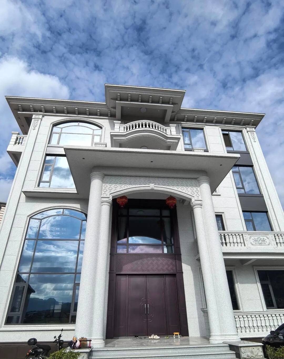 连云港白麻别墅外墙干挂石材效果示例