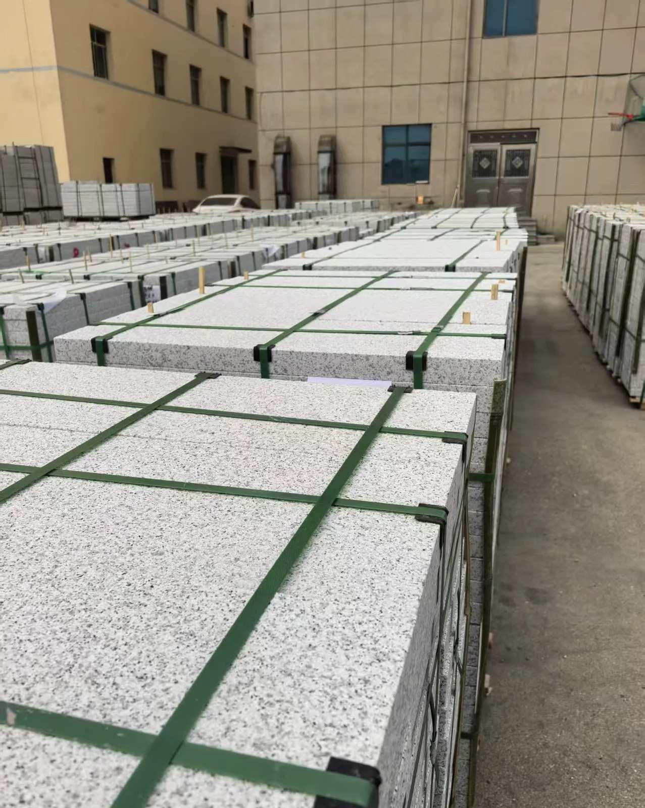 连云港 白麻花岗岩5.0公分荔枝面地铺石