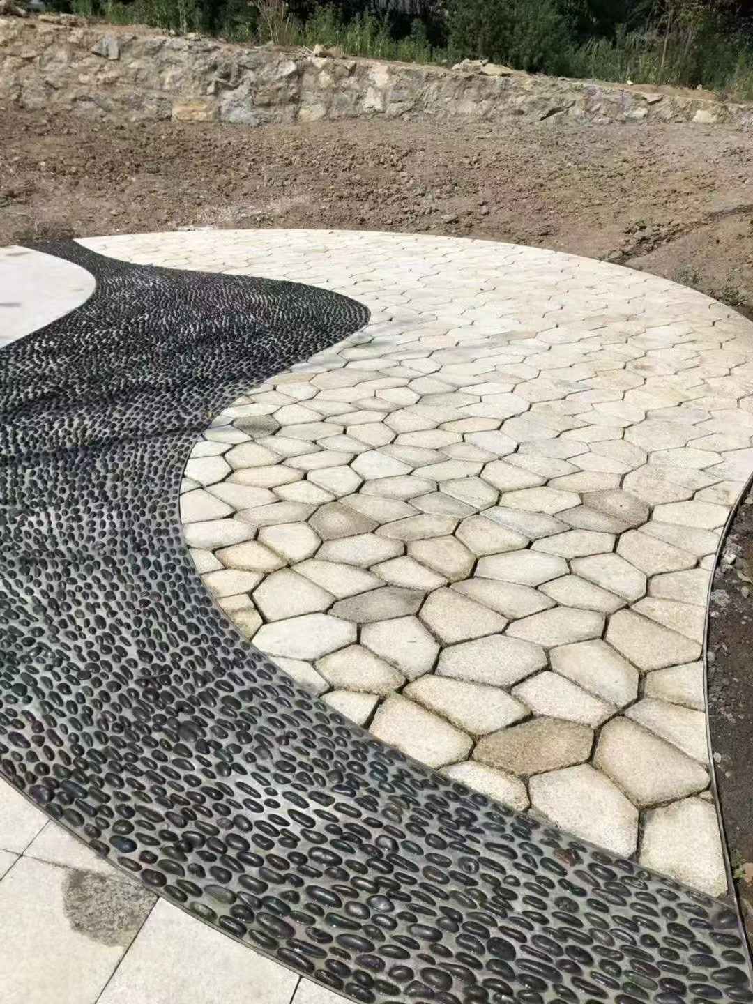 连云港 黄金麻冰裂纹地铺石工地铺装案例