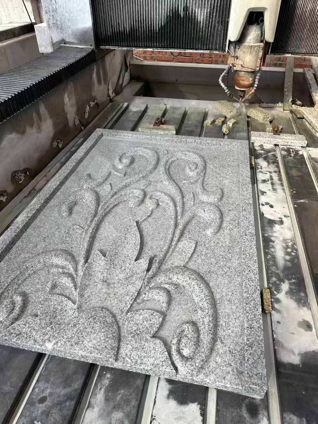 连云港 白麻别墅干挂雕花板