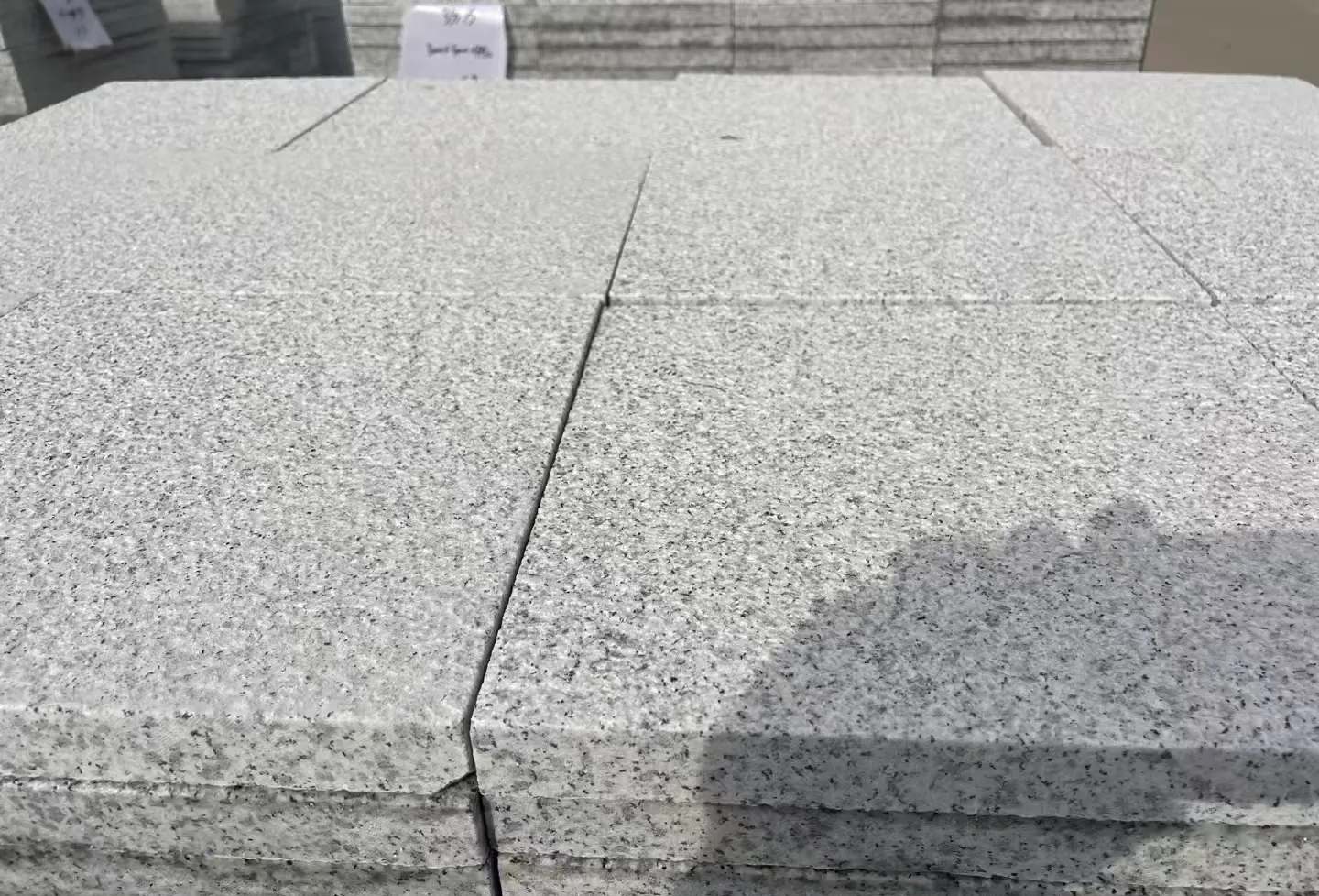 连云港 白麻花岗岩石材推荐 荔枝面地铺石