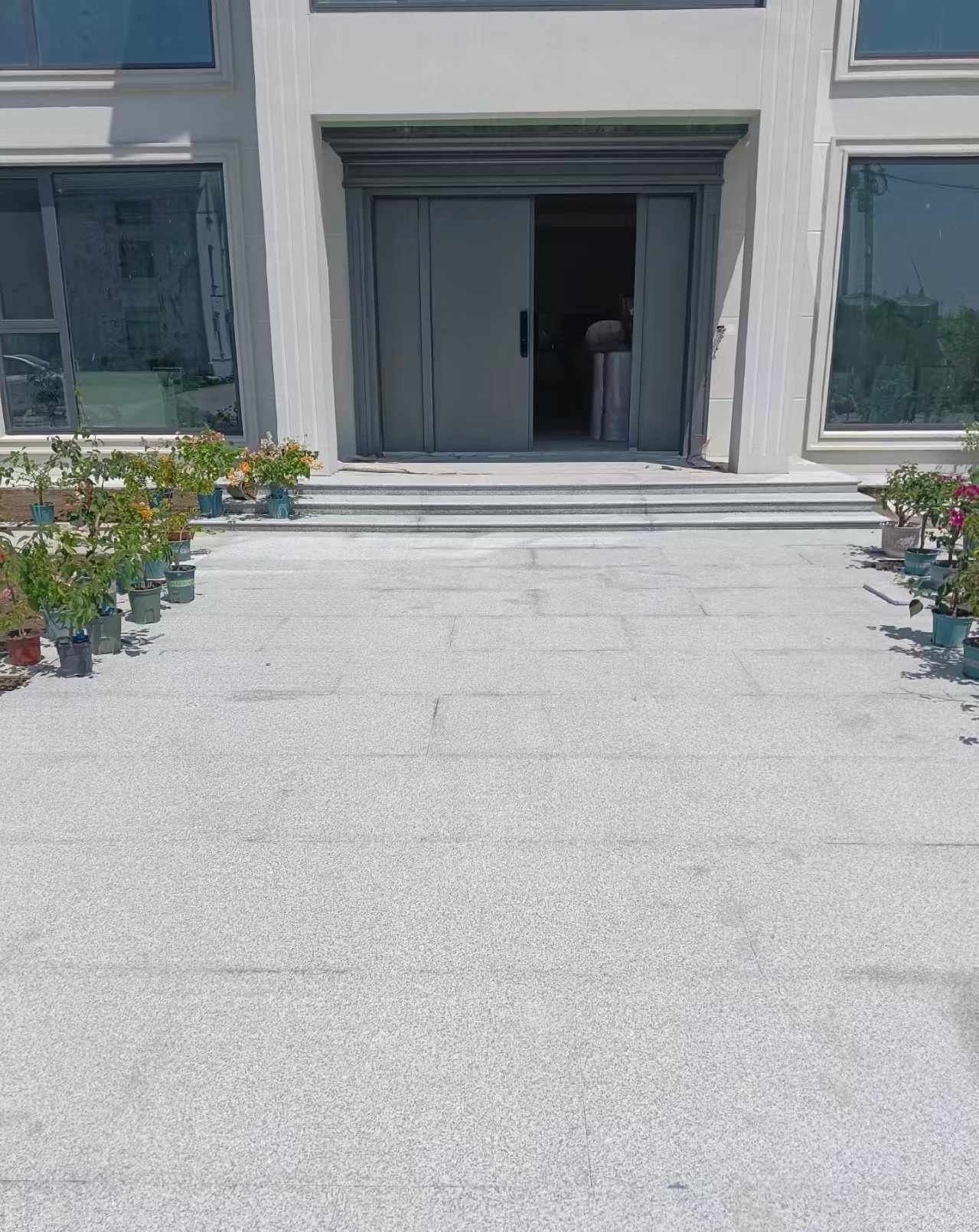 连云港 芝麻白花岗岩地铺石地面铺装