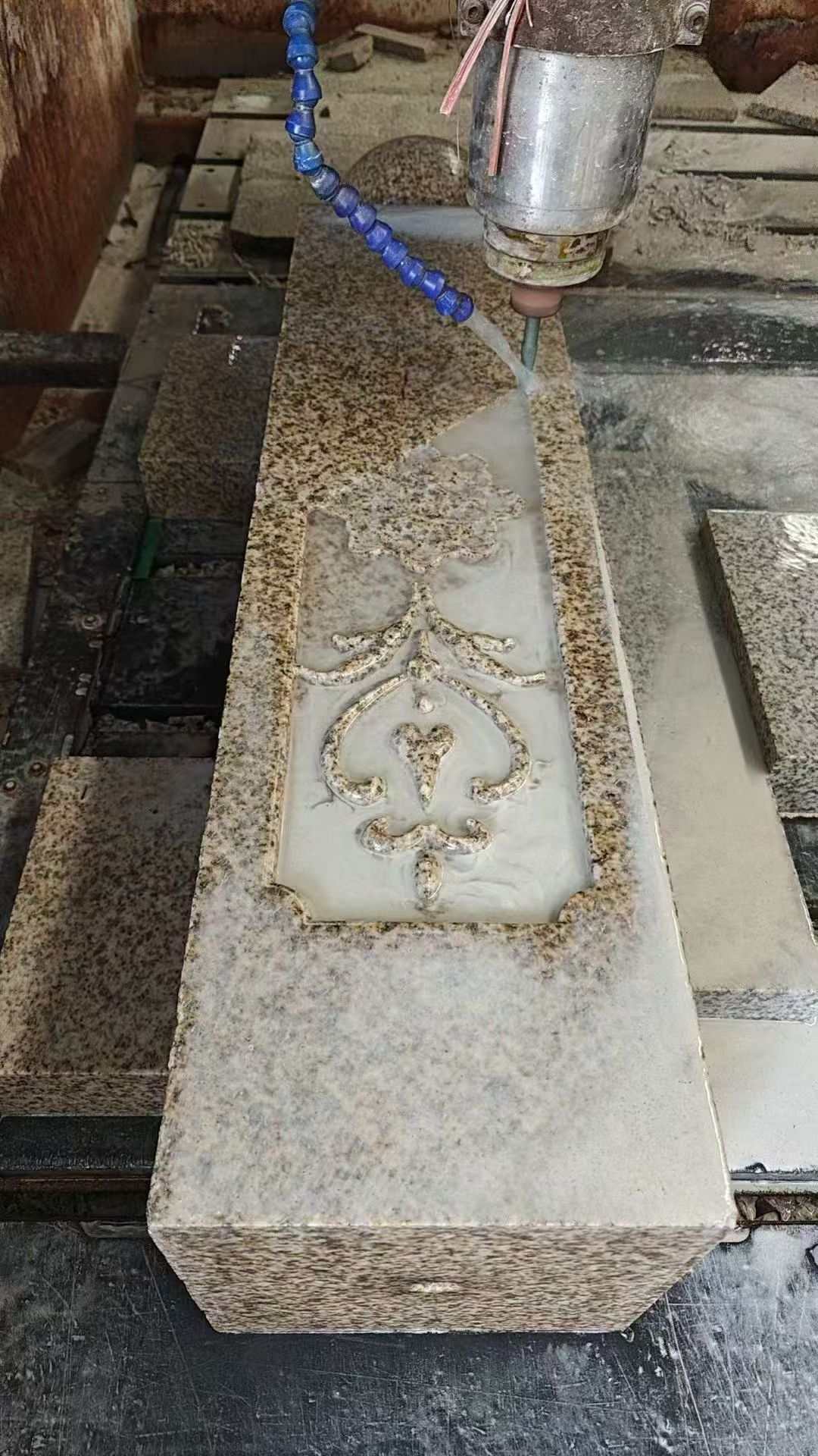 连云港 黄金麻花岗岩异形加工雕刻栏杆大柱