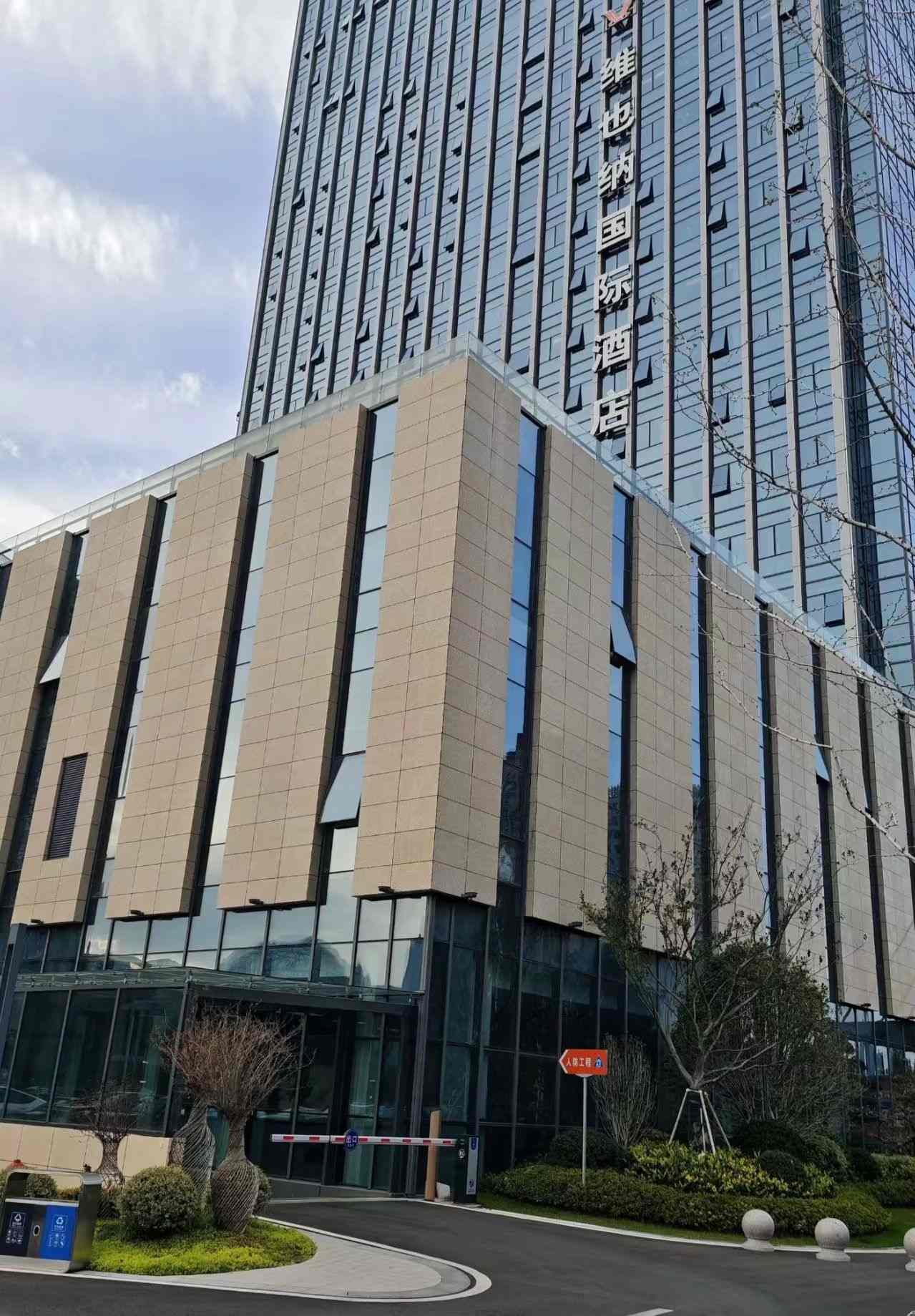 连云港 黄金麻花岗岩外墙干挂