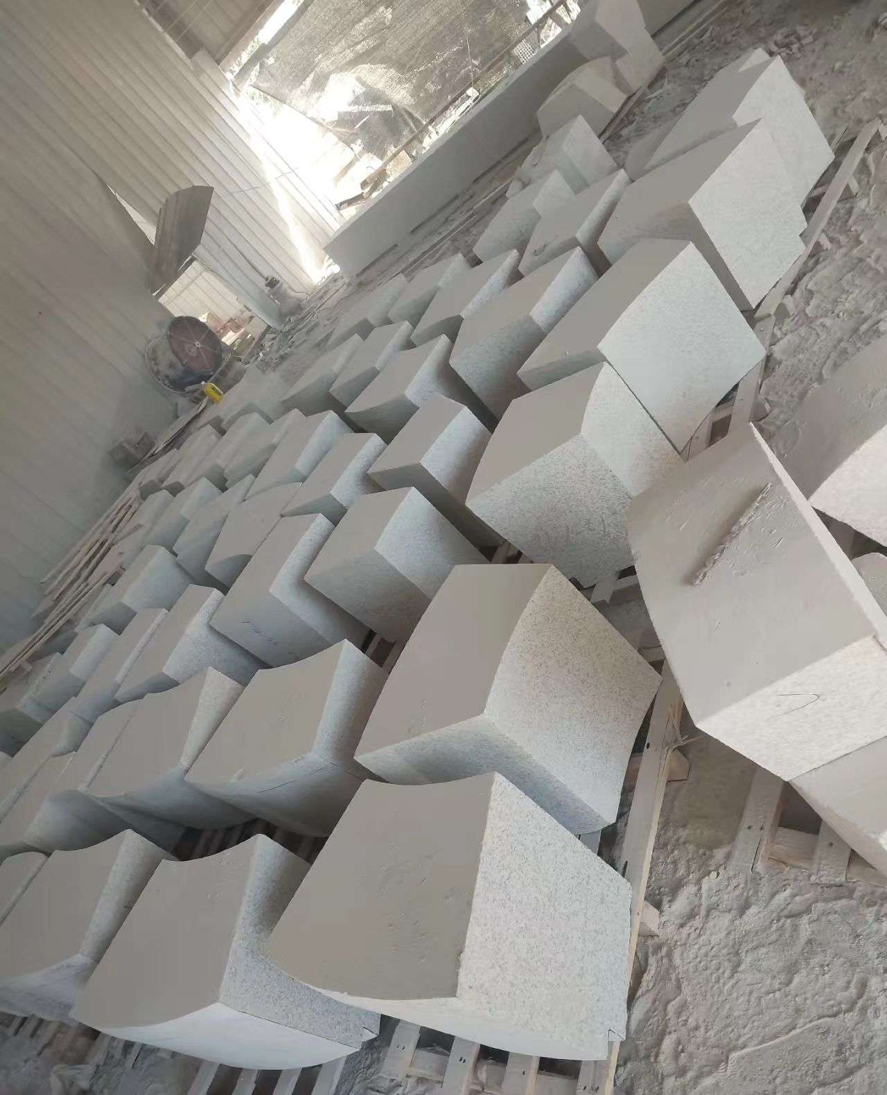 连云港 白麻花岗岩异形坐凳