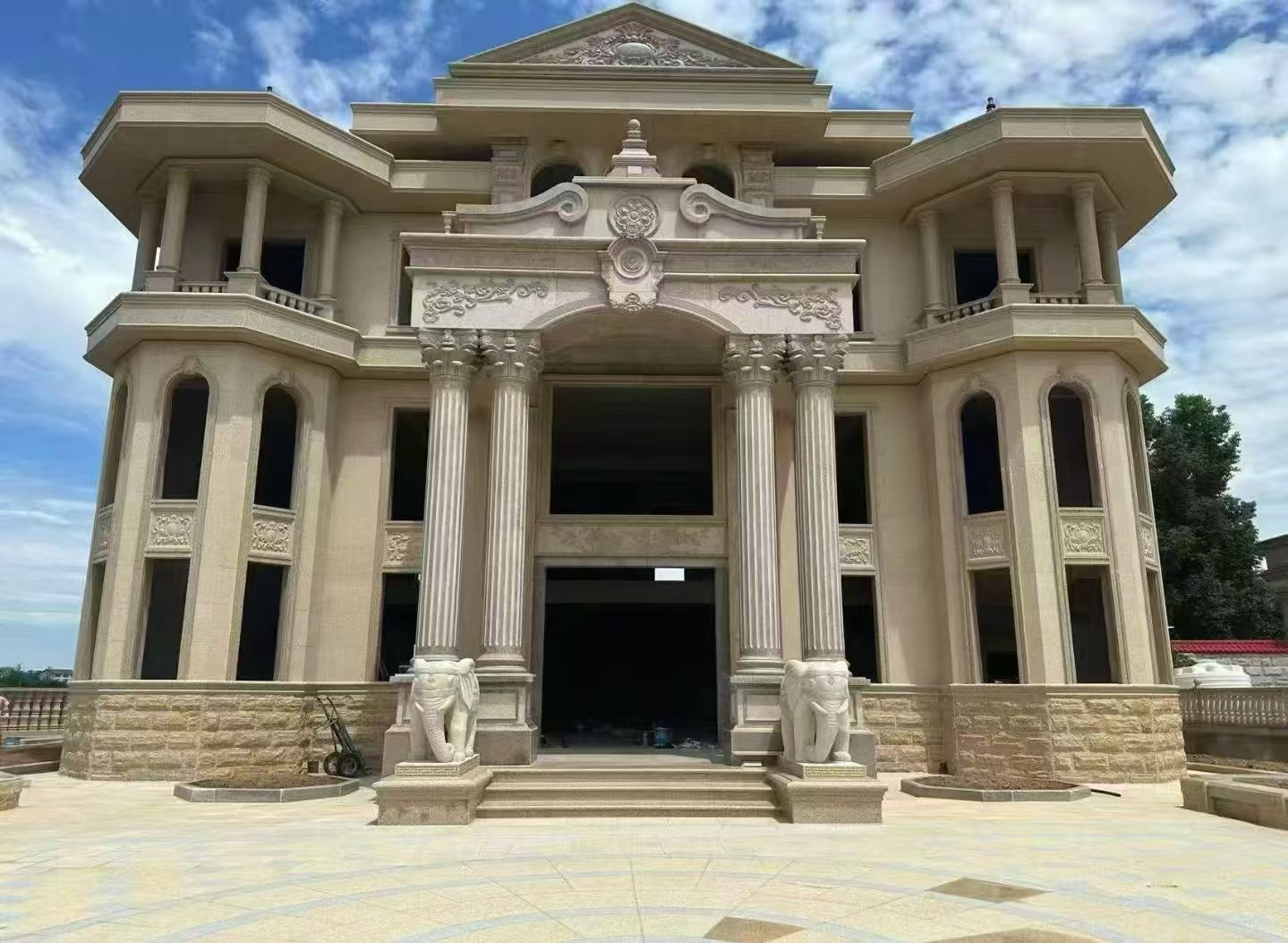 连云港 黄金麻别墅外墙干挂，大柱，大象，蘑菇石，雕花板