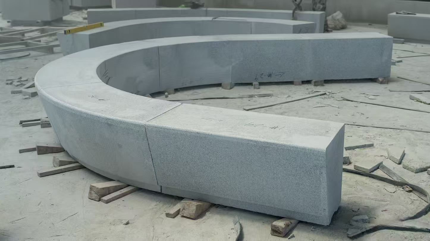 连云港 芝麻白花岗岩光面弧形坐凳
