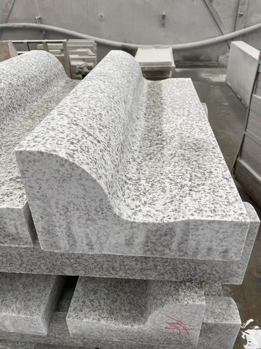 连云港 白麻花岗岩S型路沿石，路侧石，马路牙子等