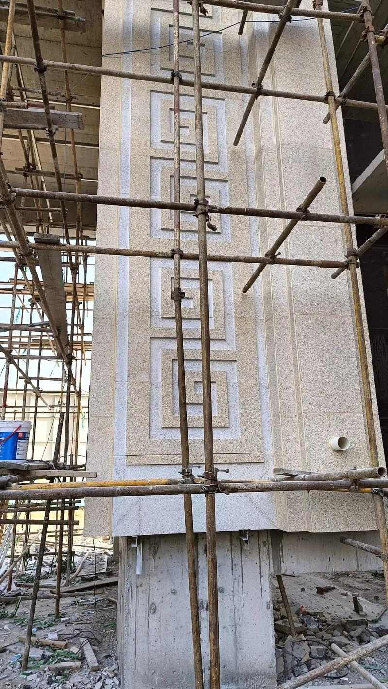 连云港 黄金麻花岗岩别墅外墙干挂回纹造型效果