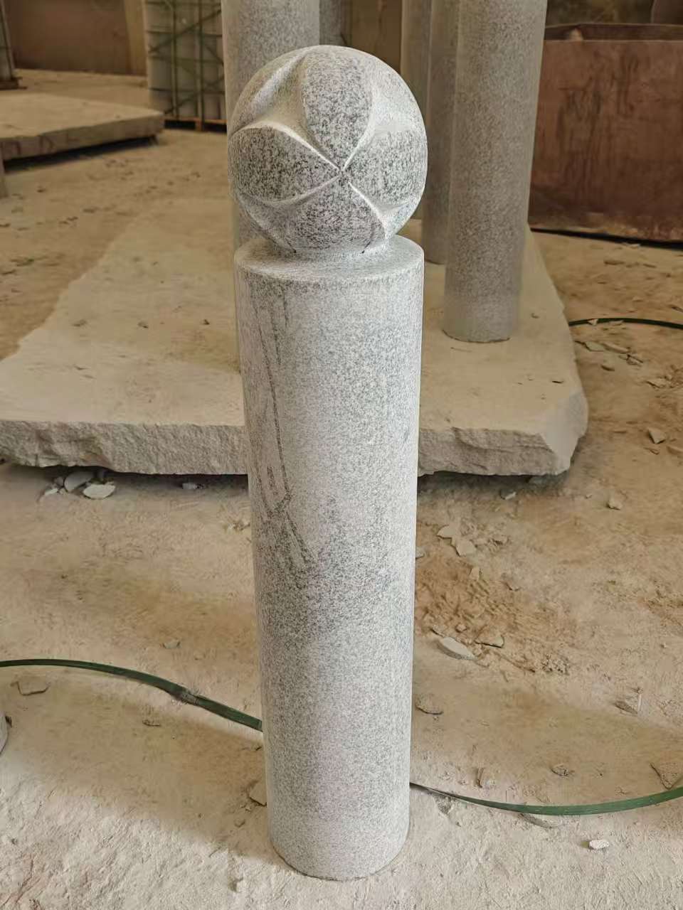 连云港 芝麻白花岗岩石材挡车石柱、停车柱、圆柱挡车柱、方柱挡车柱等