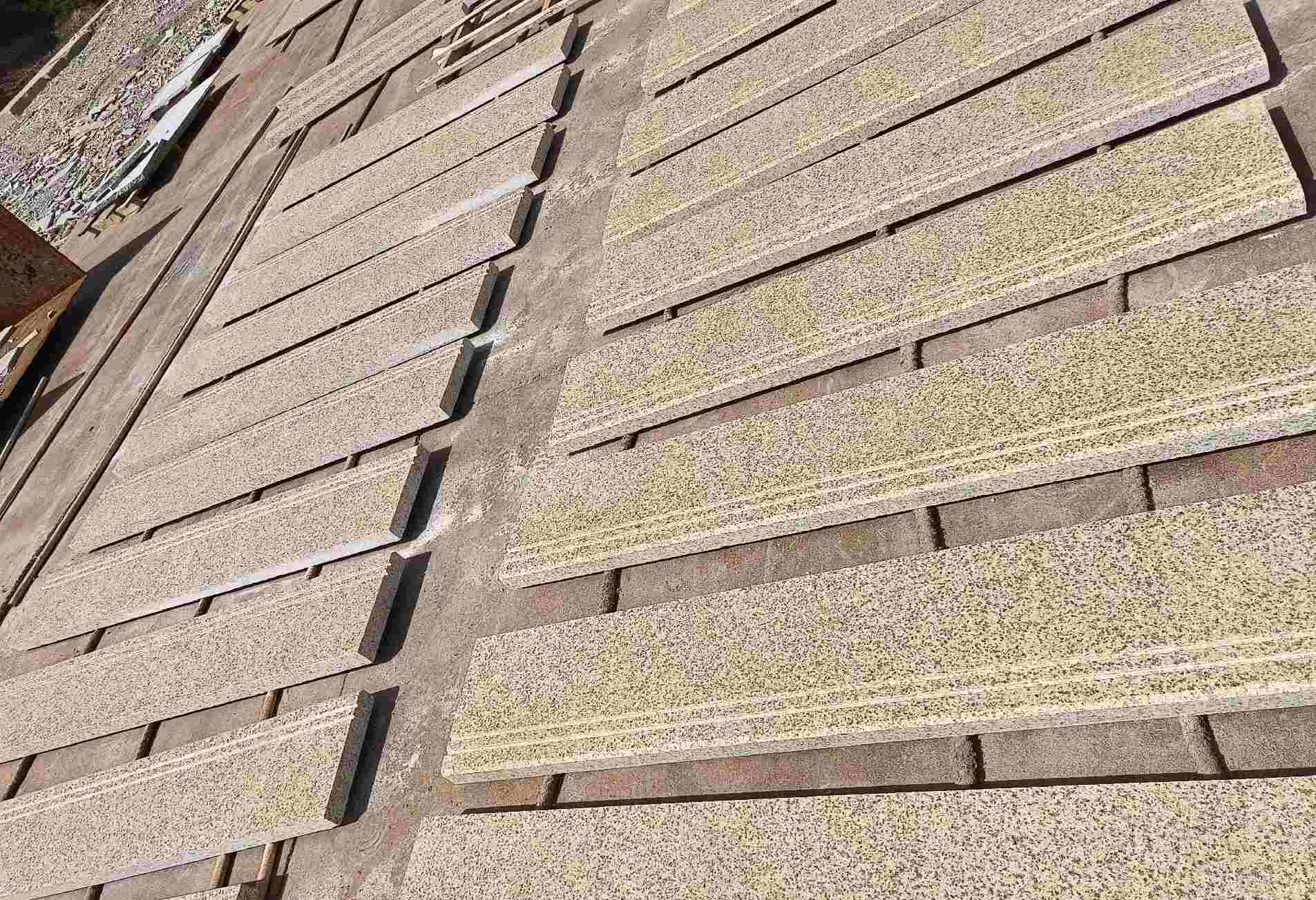 连云港 黄金麻花岗岩光面楼梯踏步