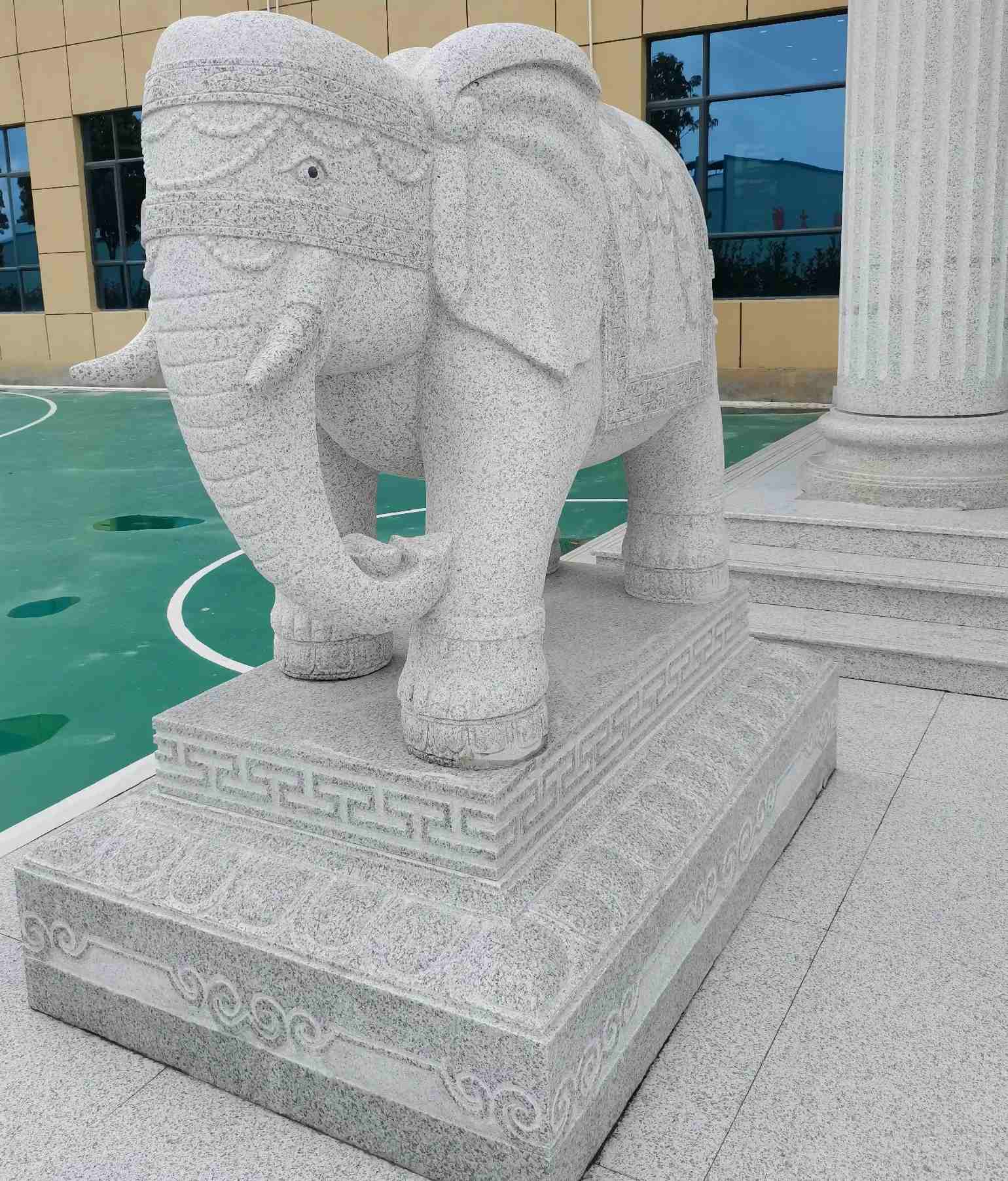 连云港 白麻花岗岩动物异形石雕-大象