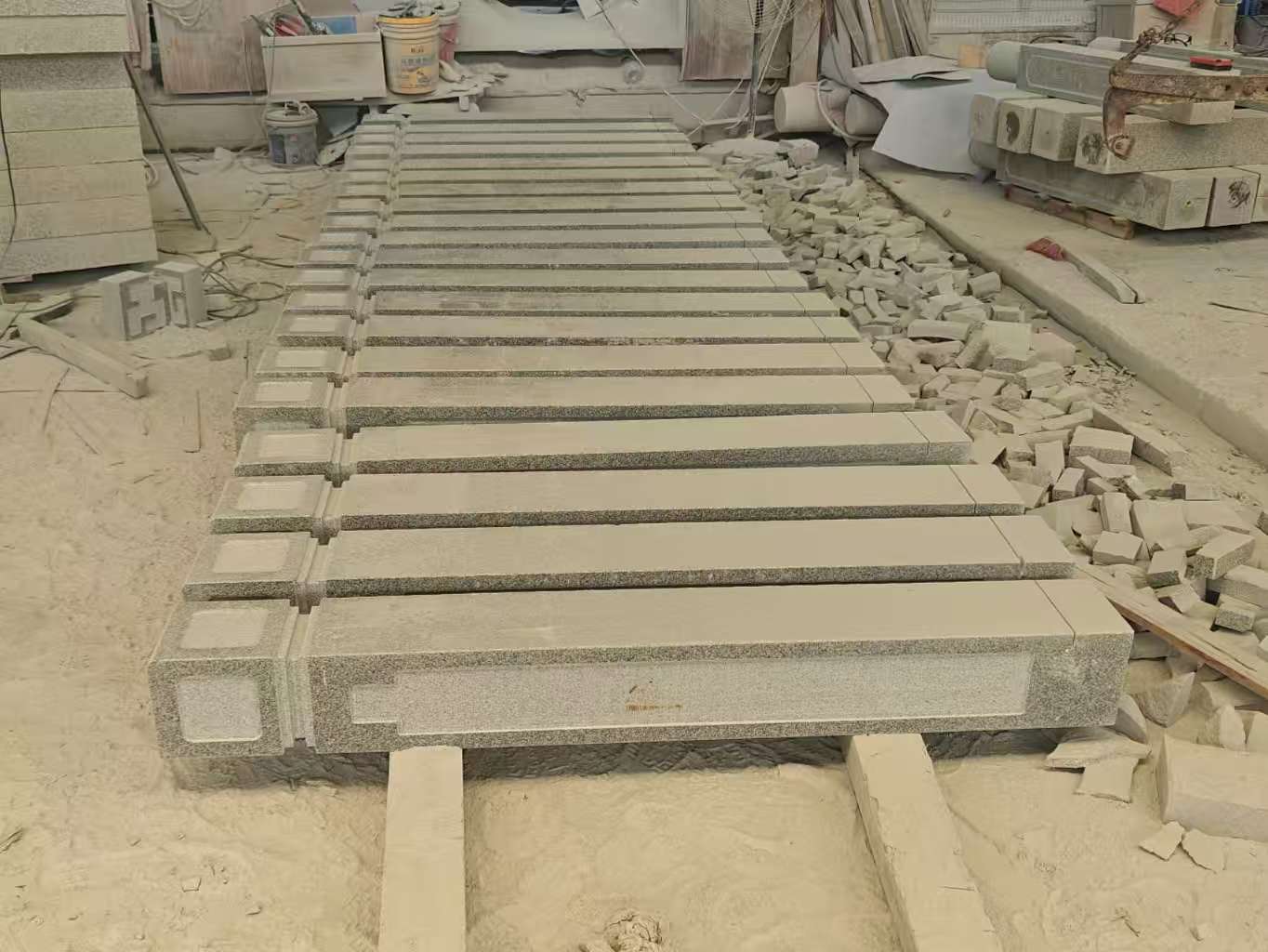 连云港 芝麻白异形加工雕刻-栏杆大柱，方柱